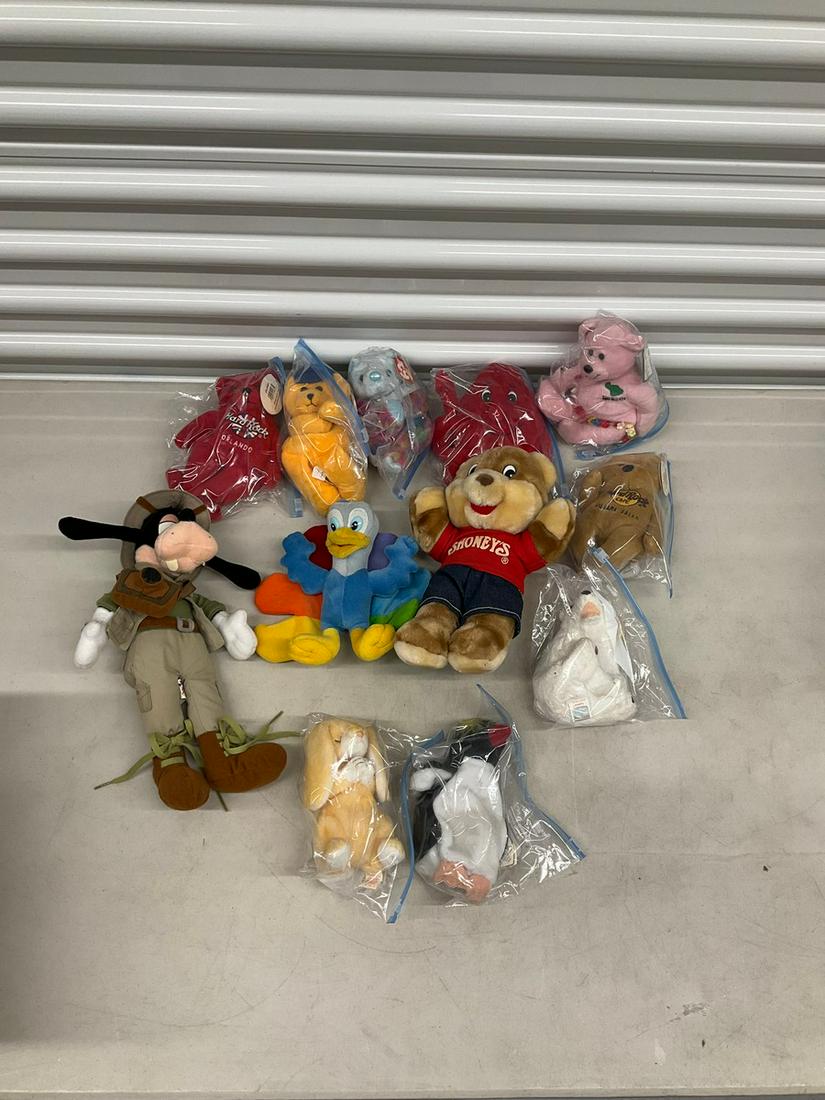 Large lot of beanie babies and more: Large lot of beanie babies and more