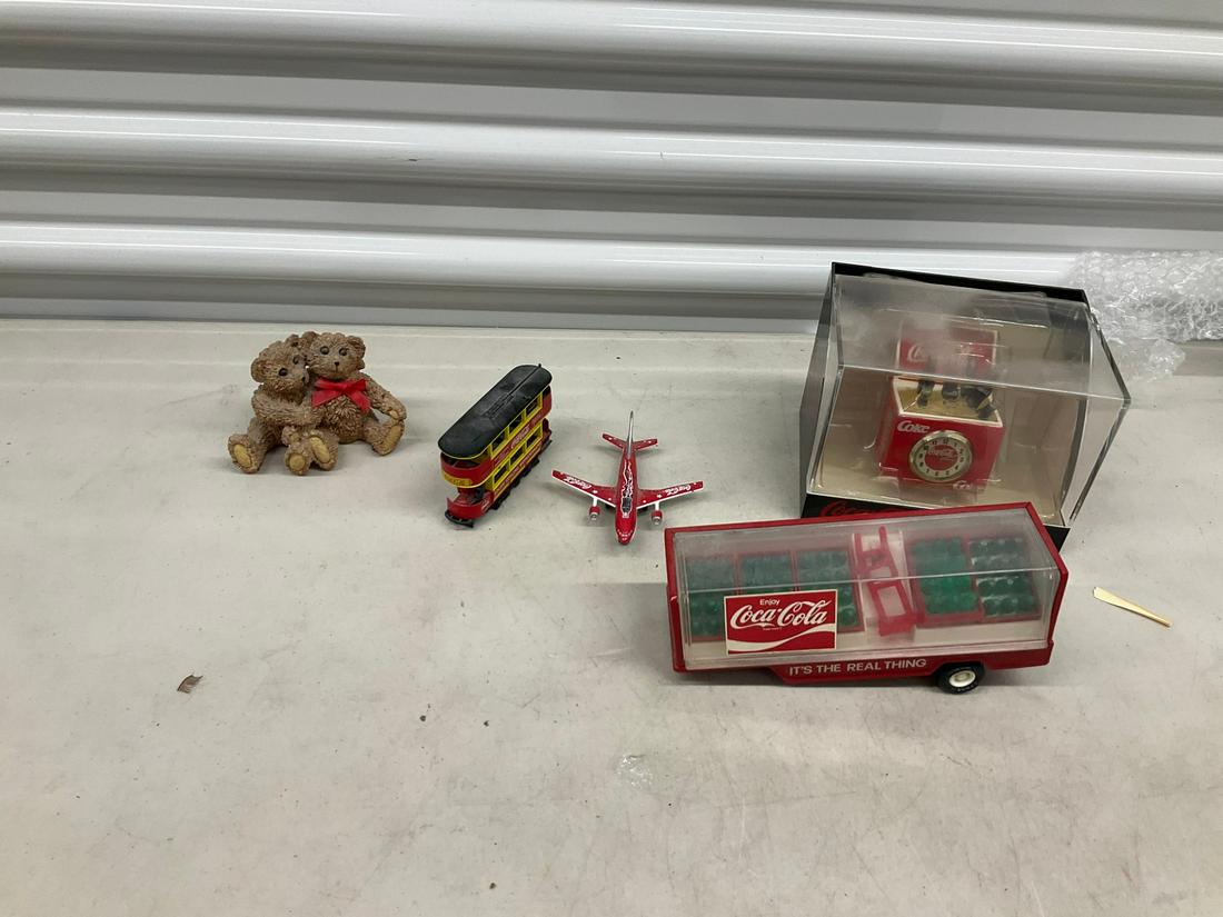Lot of vintage coca cola knick knacks: Lot of vintage coca cola knick knacks