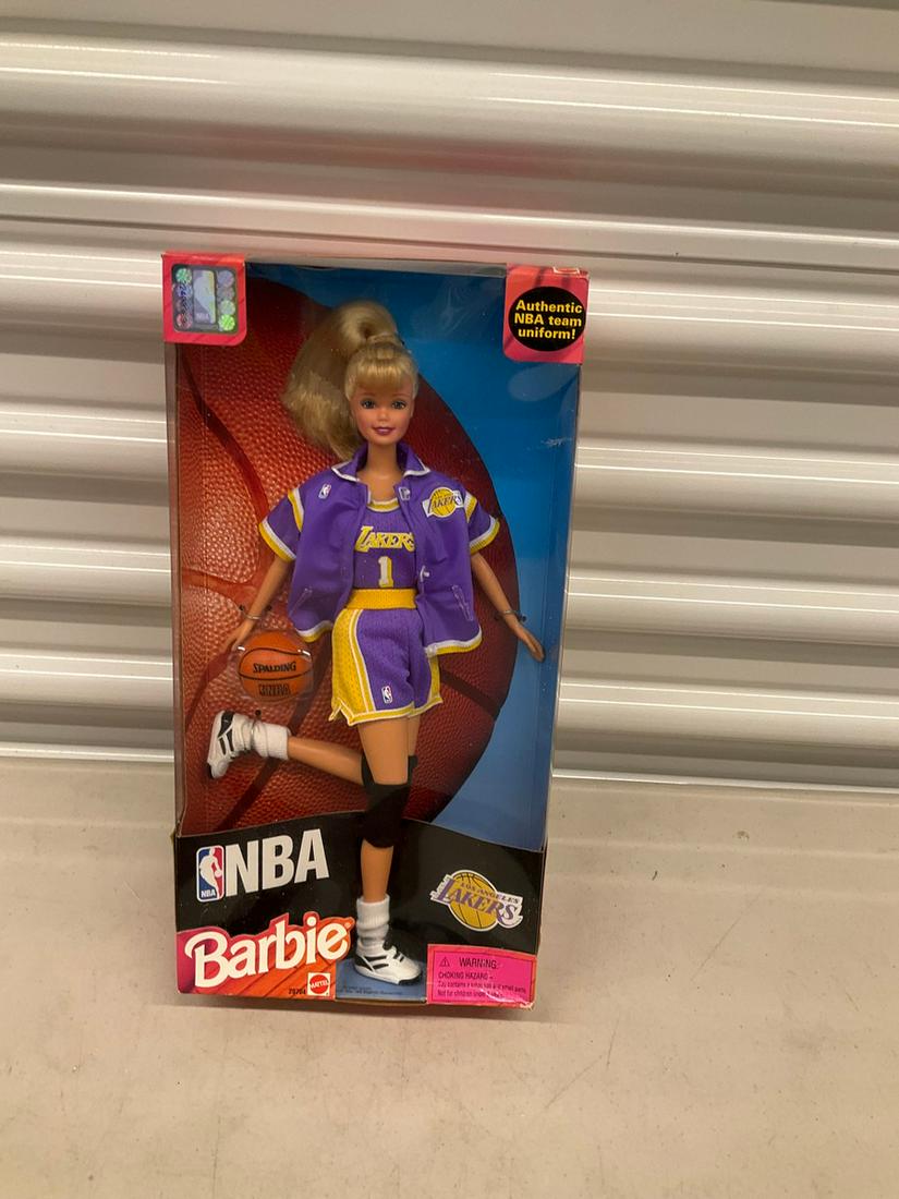 NBA Los Angelas Lakers Barbie in box: NBA Los Angelas Lakers Barbie in box