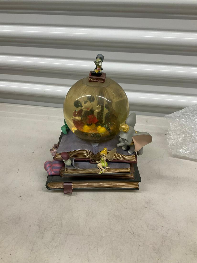 Disney Musical snowglobe 9.5 inches tall: Disney Musical snowglobe 9.5 inches tall