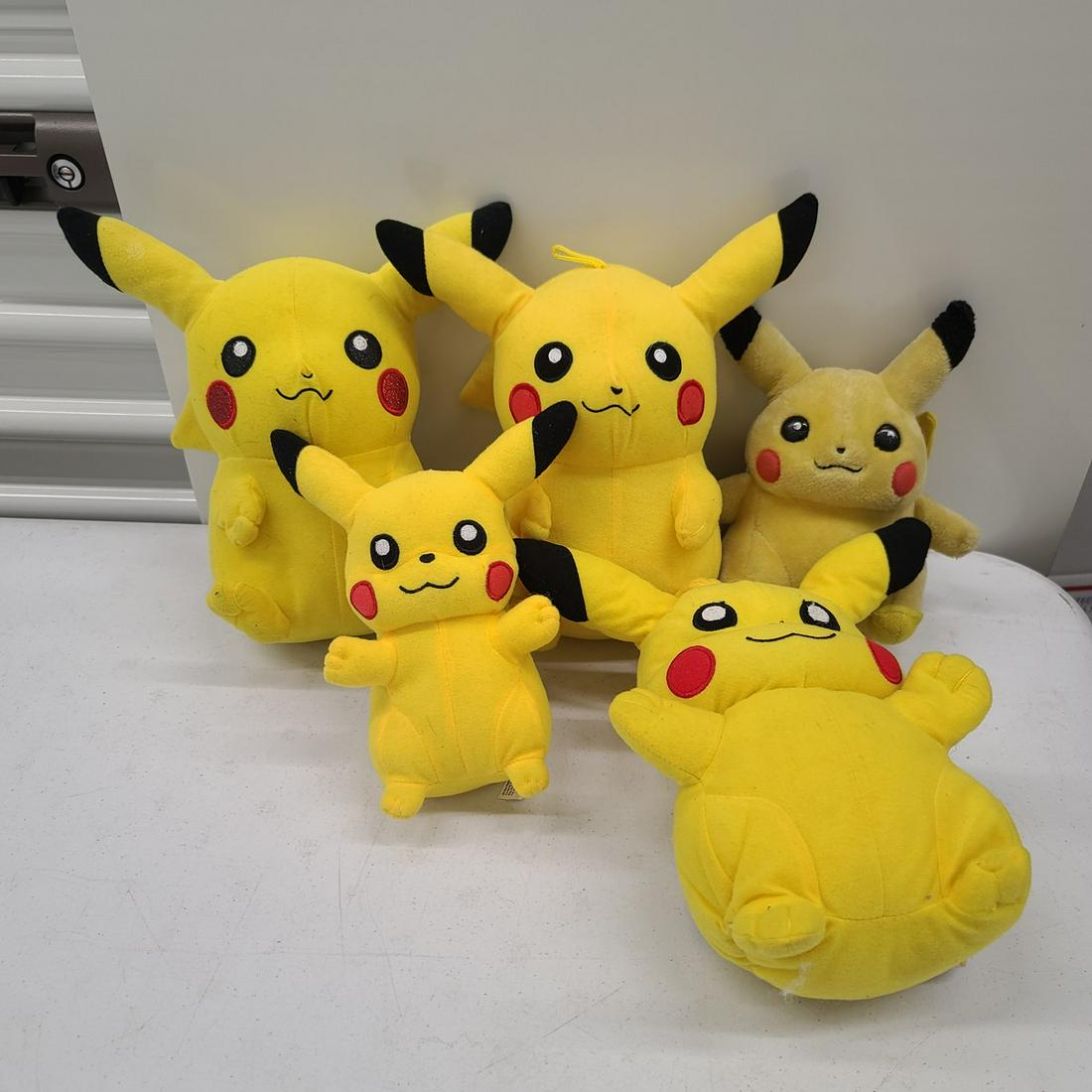 Pokemon Pikachu Plushes: Pokemon Pikachu Plushes