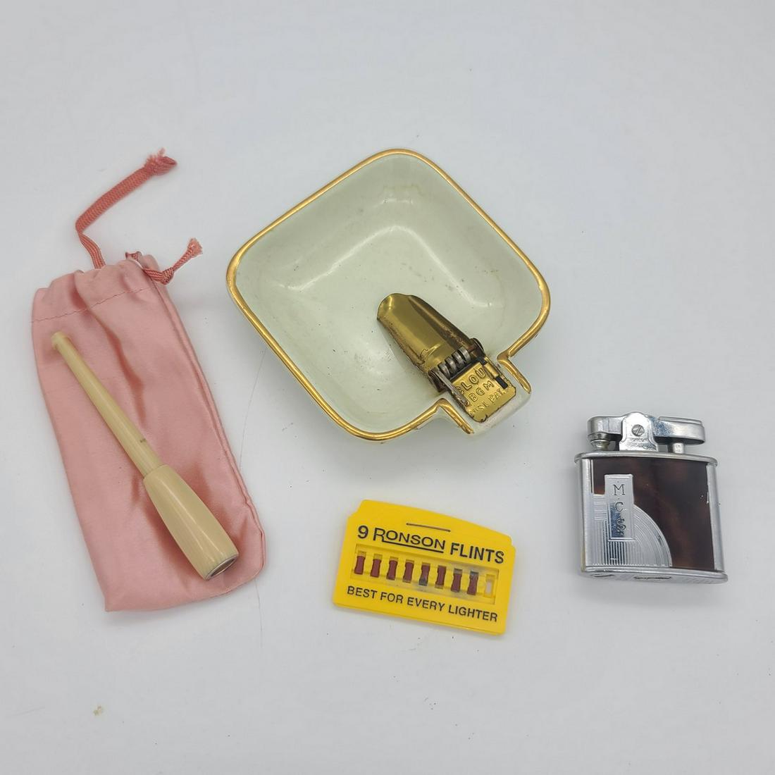 Vintage Smoking items Ronson Lighter (1 of 1)