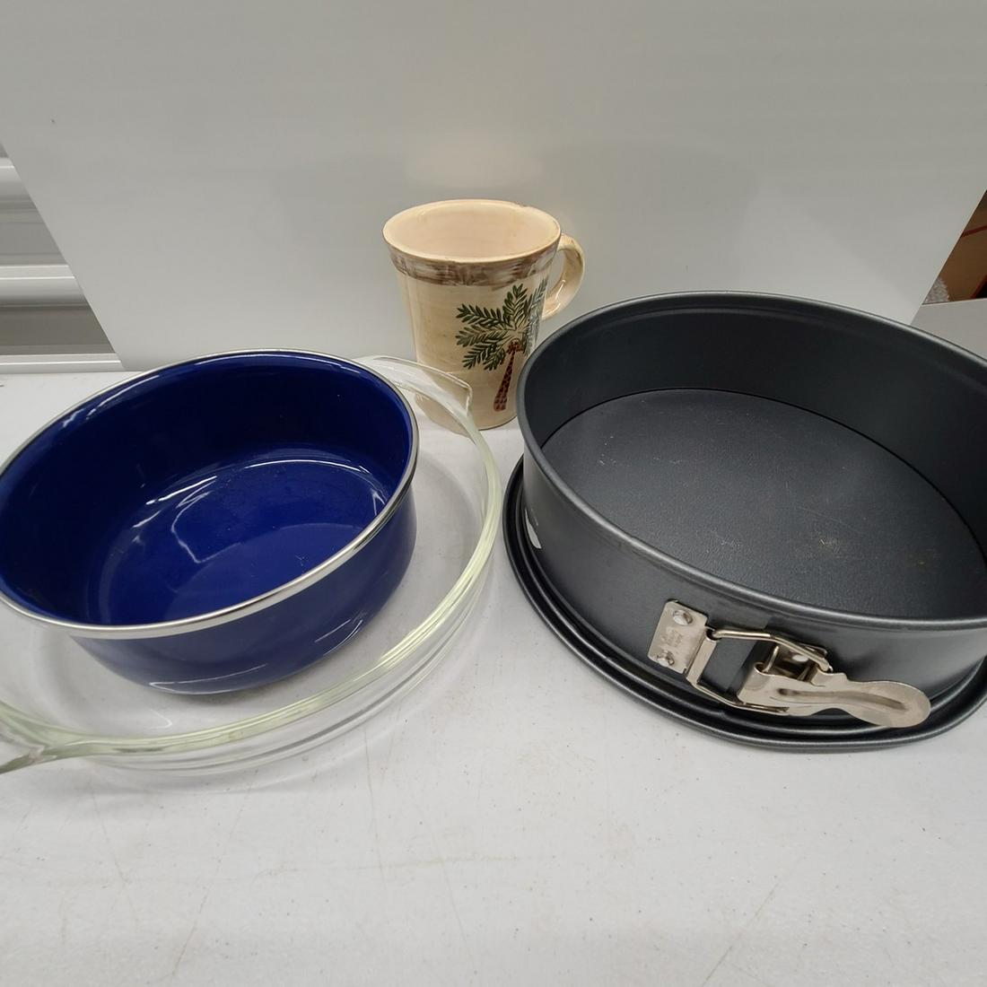 Springform baking pan 9" and other kitchen items (1 of 1)