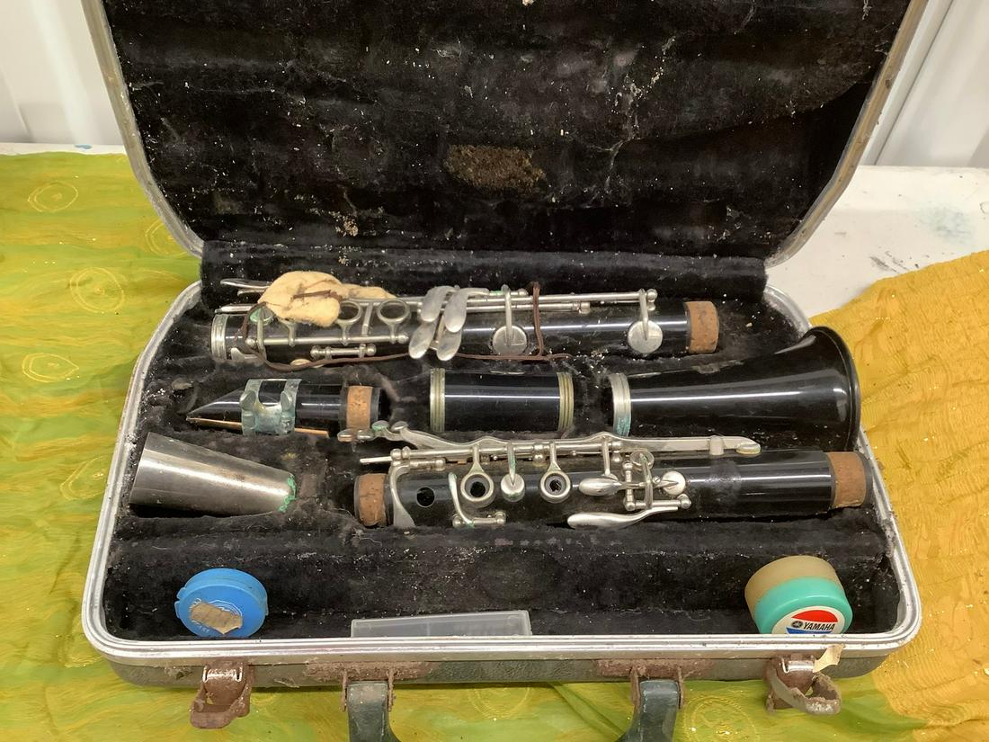 Vintage Bundy Clarinet in Case (1 of 1)