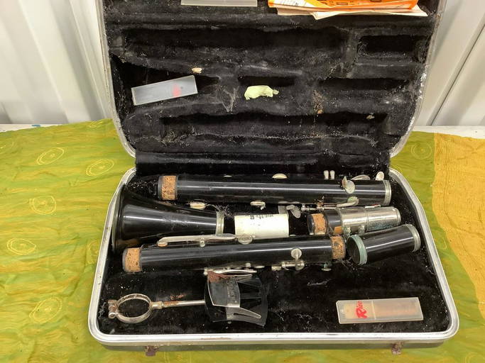 Vintage Bundy in Case (0117) on Aug 14, 2022 Emanon