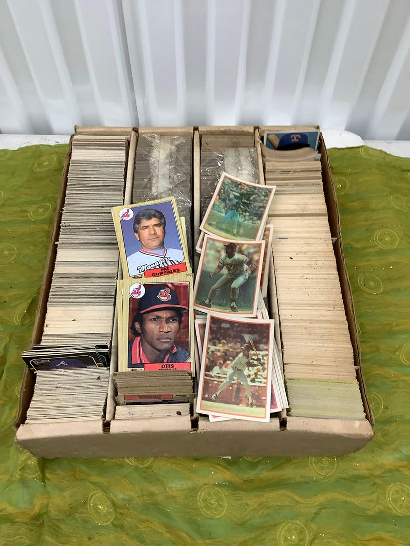 Large Lot of Vintage Baseball Cards including Donruss, Topps and More (1 of 1)