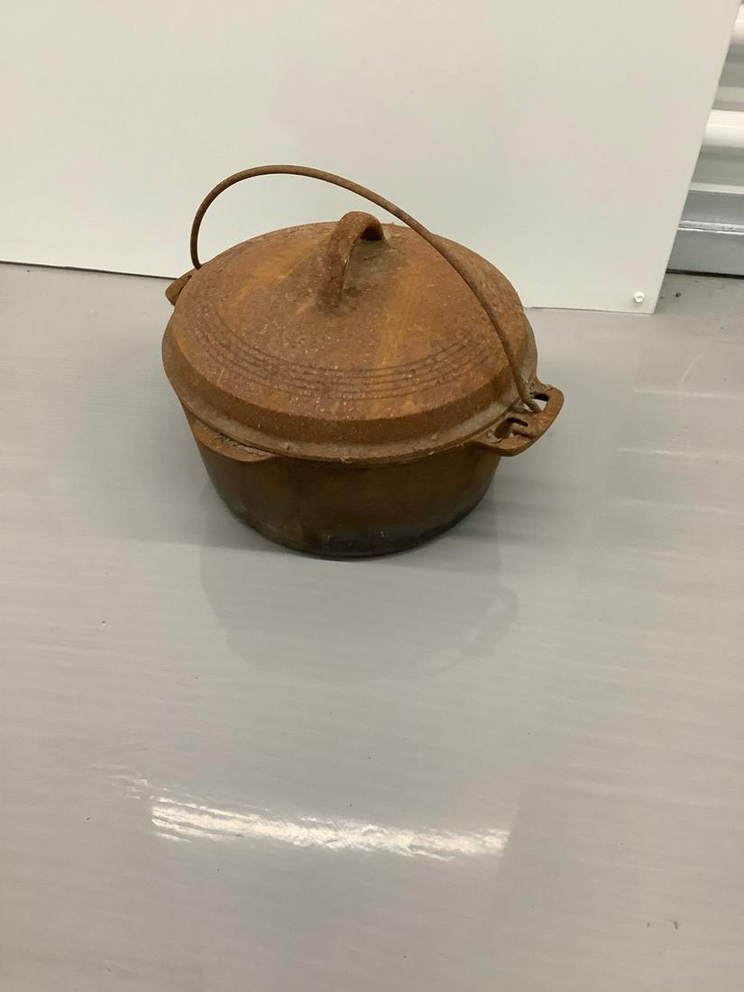 Vintage Wagner Ware cast iron pot (1 of 1)