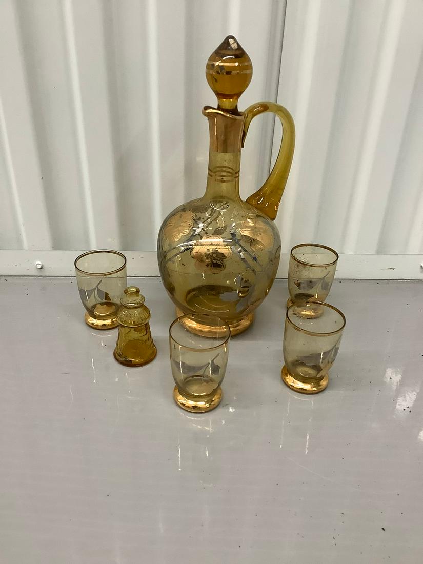 Vintage glass decnater and matching glasses: Vintage glass decnater and matching glasses