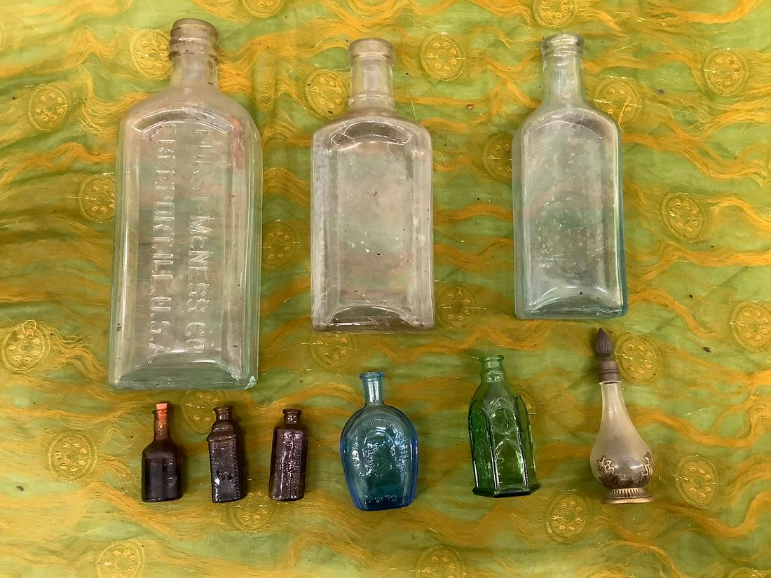 Lot of Vintage bottles, clear glass, blue glass, green glass, brown glass: Lot of Vintage bottles, clear glass, blue glass, green glass, brown glass