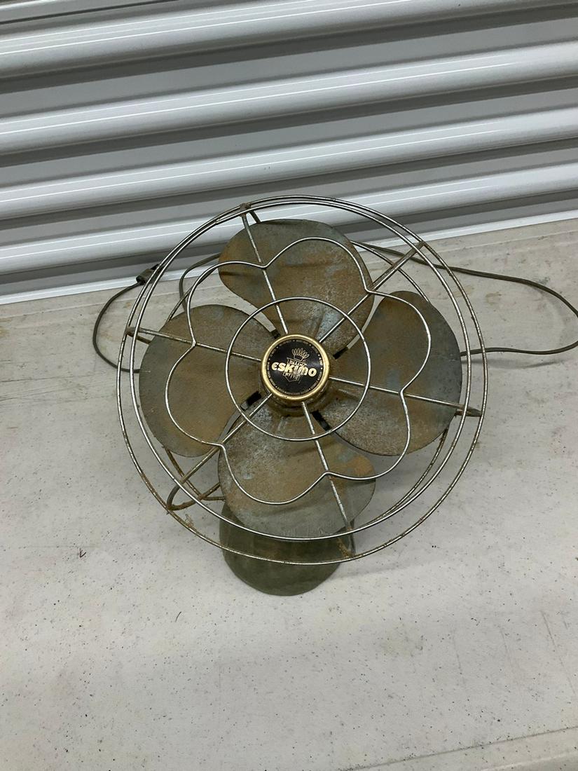 Eskimo small fan with plug, shows age (1 of 1)