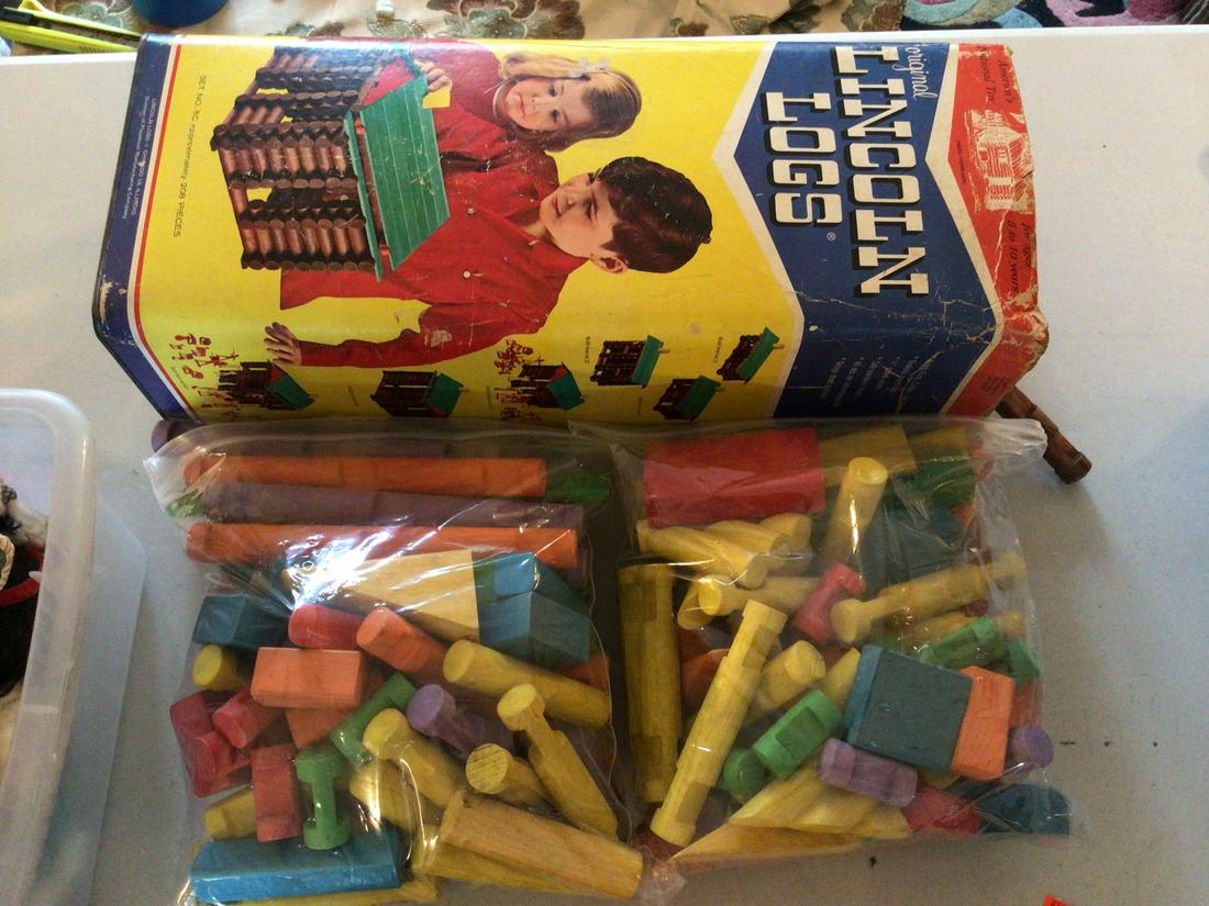 Large lot of Lincoln Logs: Large lot of Lincoln Logs