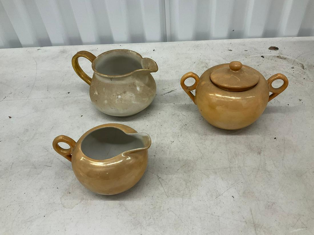 Decorative tea accessories (sugar, pitcher, and more): D: 4"