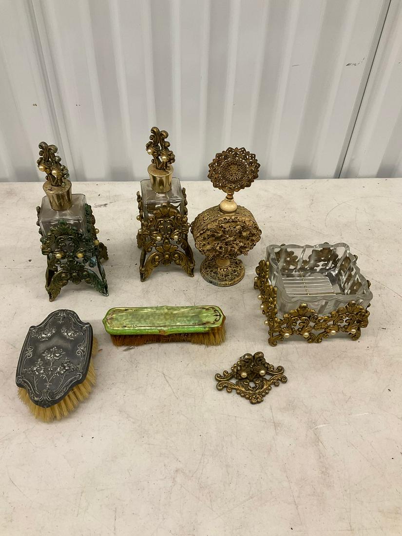 Vintage vanity set (1 of 1)