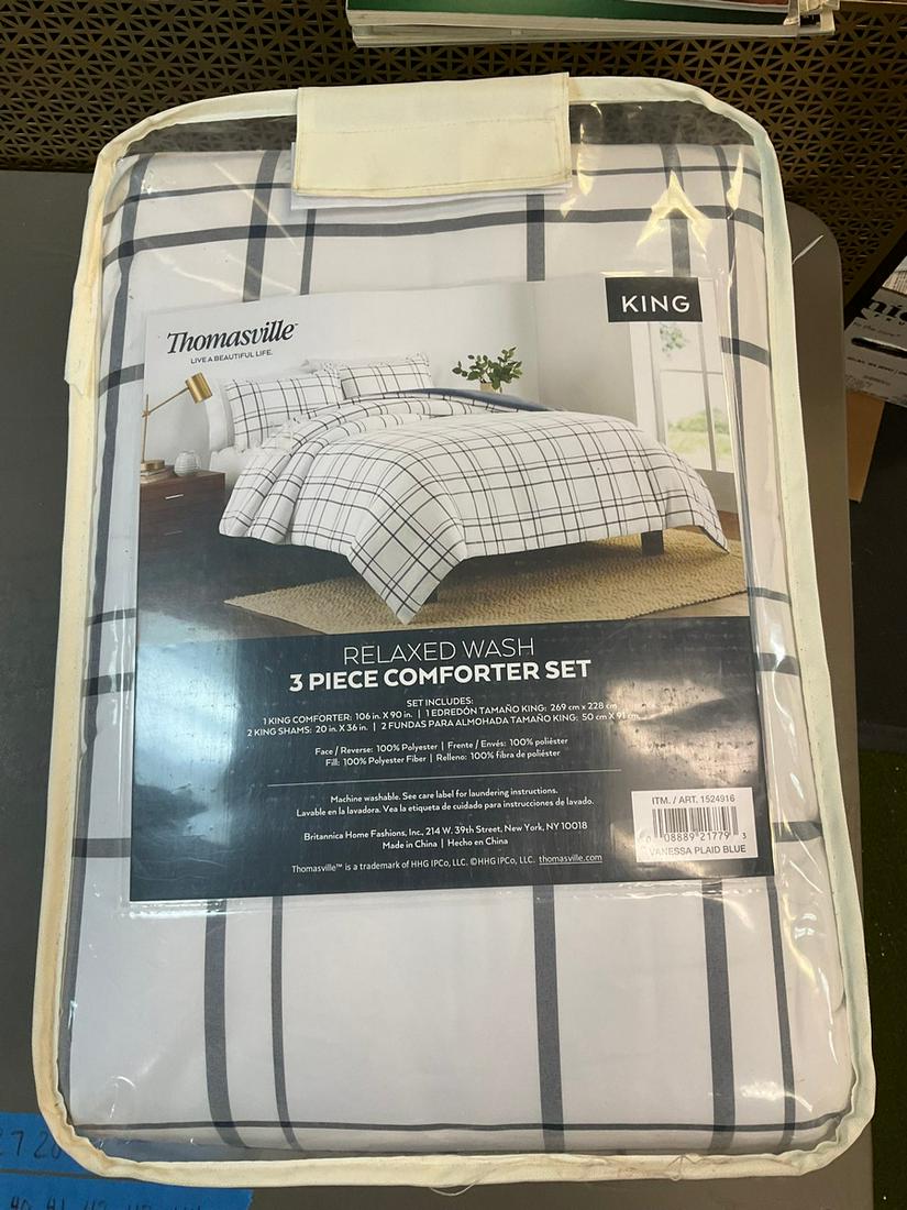Thomasville king size 3 piece comforter set (1 of 1)