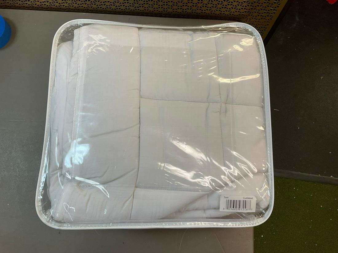 Cuddlebed twin size comforter blanket (1 of 1)