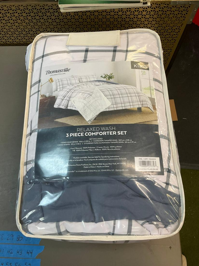 Thomasville Queen size comforter set (1 of 1)