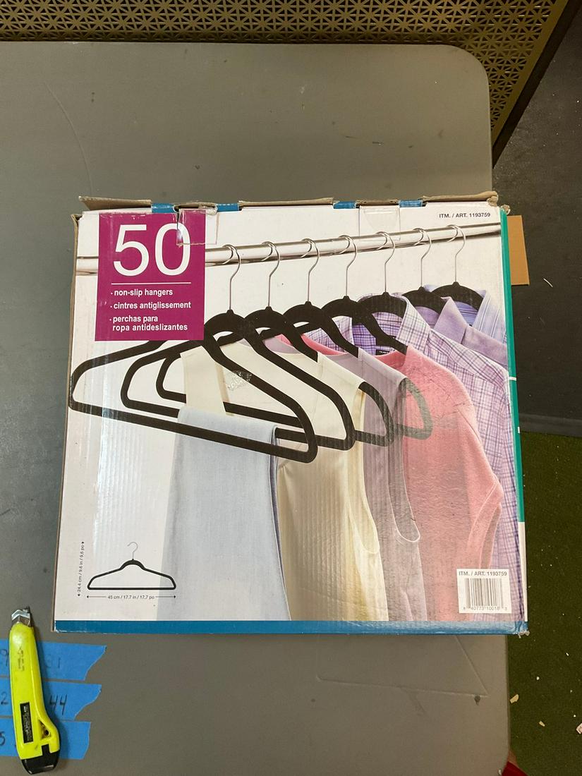 50 non-slip hangers: 50 non-slip hangers