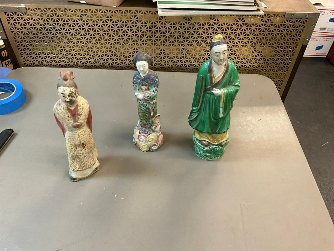 Lof of ceramic Asian figurines (1 of 1)