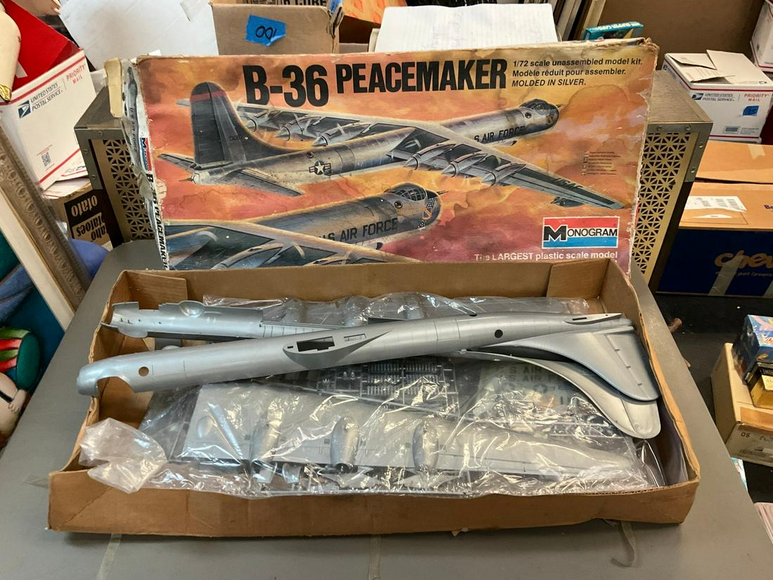B-36 Peachmaker Monogram model Plane, 1:72 Scale (1 of 1)