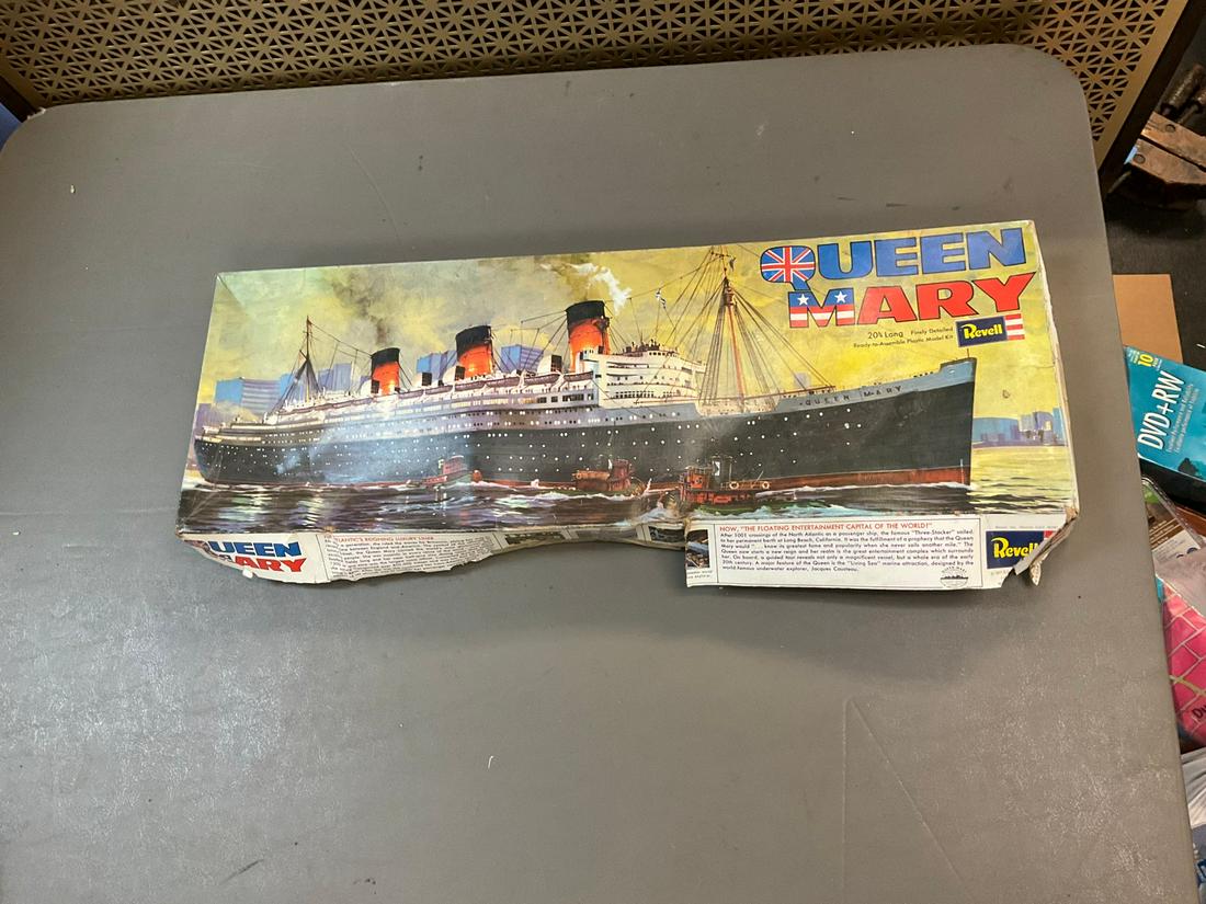 Queen Mary model ship by Revel (1 of 1)