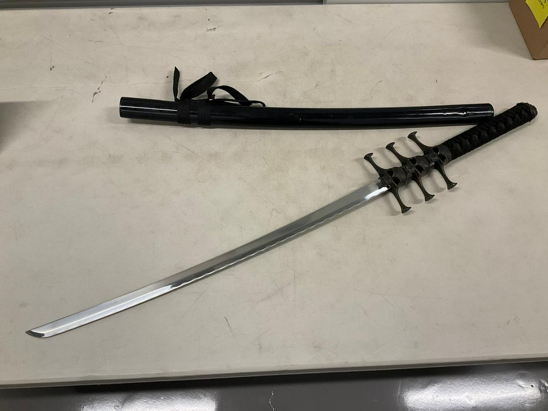 Fantasy Master katana with triple skull hilt and sheath: 41"