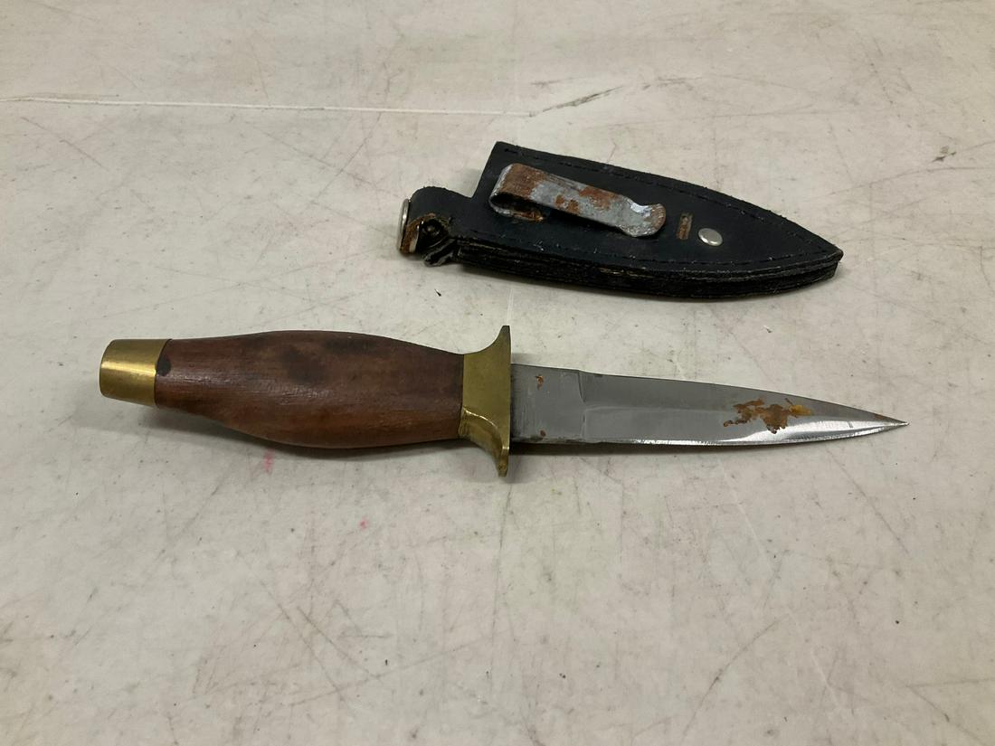 Small Pakistan dagger with leather sheath (1 of 1)