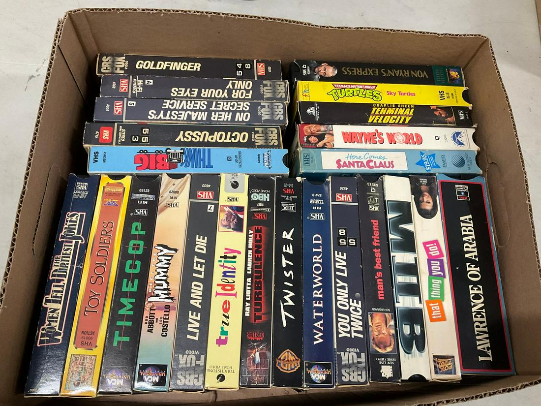 Lot of VHS tapes including Twister, MIB 2, 007 Movies, Waterworld and more (1 of 1)