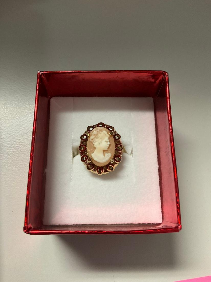 18kt Goldplated Cameo Ring (1 of 1)