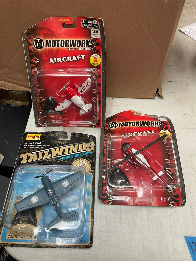 Lot of 3 Diecast Planes, Motorworks and Tailwinds: Lot of 3 Diecast Planes, Motorworks and Tailwinds