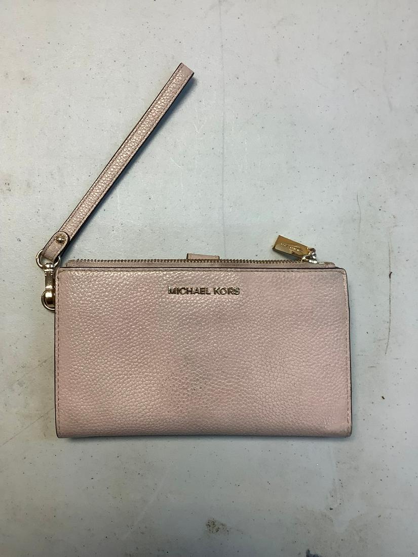 Michael Kors Wallet (1 of 1)