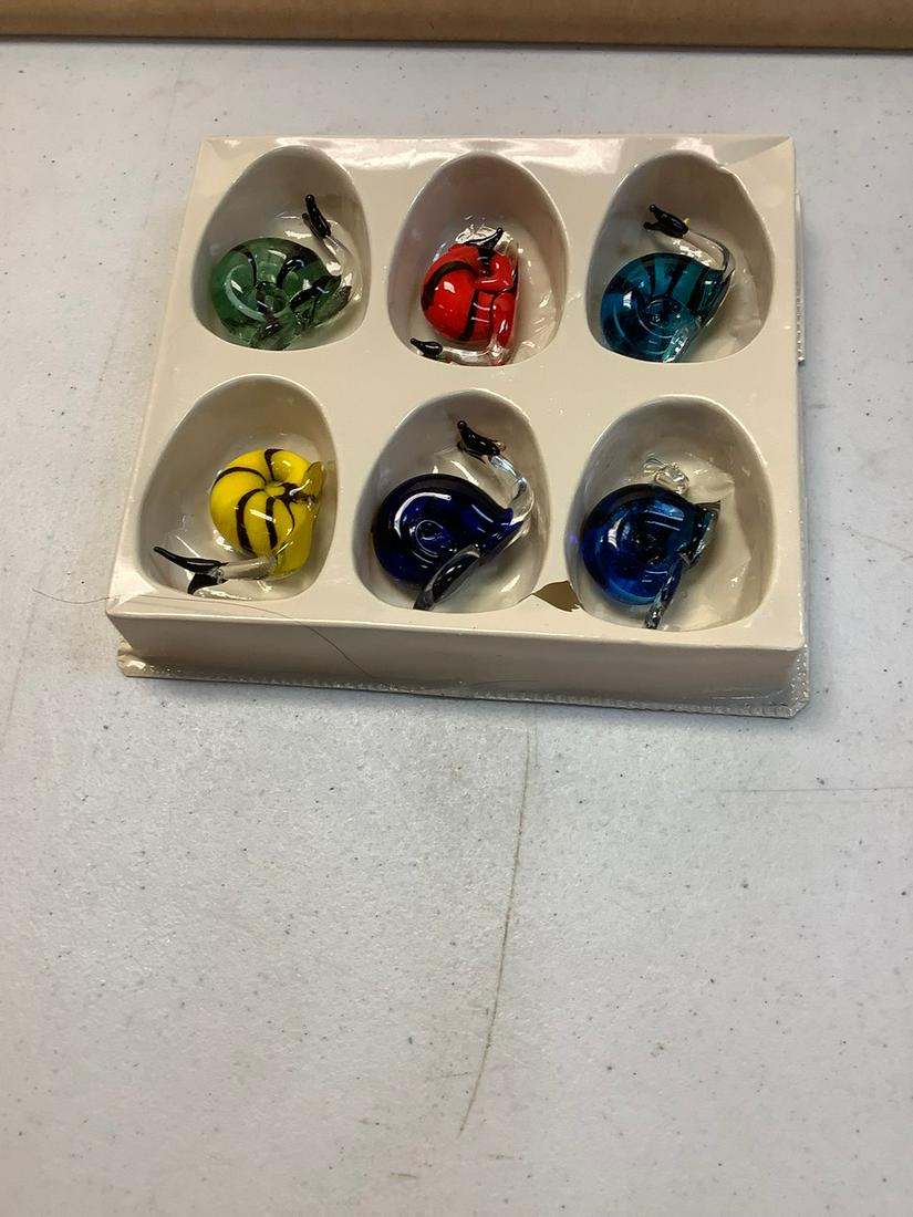 Set of (6)Art Glass Snails Two Damaged: Set of (6)Art Glass Snails Two Damaged