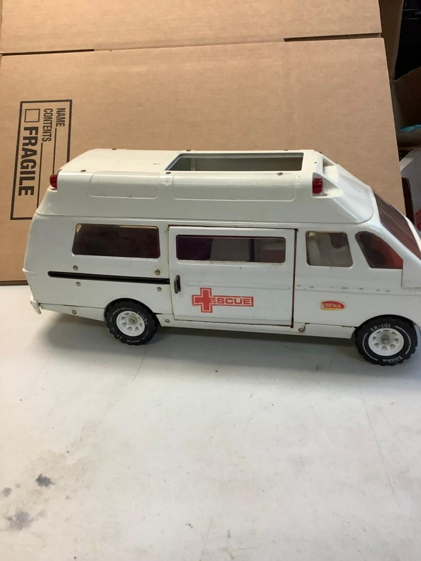 Vintage Tonka Rescue Ambulance Van 18 in. (1 of 1)