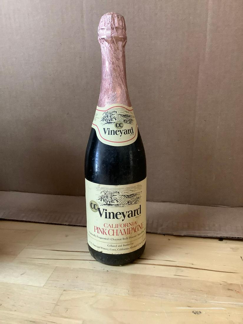 Vineyard California Pink Champagne 4/5qt. Sealed: Any contents in bottle is Free; You are bidding on the bottle & unbroken tax stamp