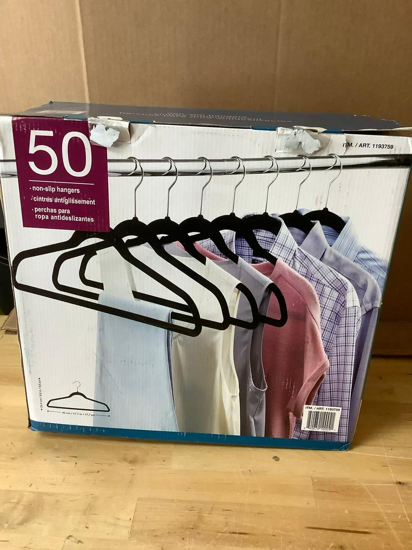 50 Non Slip Hangers N.I.B.: 50 Non Slip Hangers N.I.B.