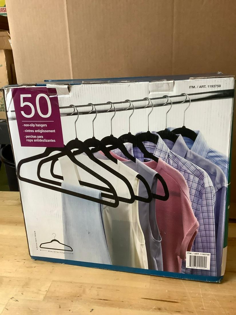50 Non Slip Hangers N.I.B.: 50 Non Slip Hangers N.I.B.