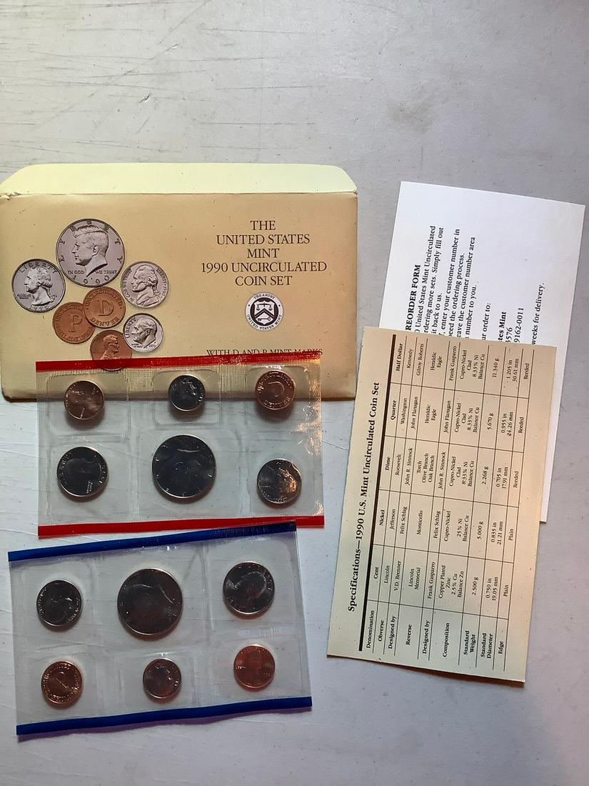 1990 US Mint uncirculated coin set with D&P mint marks (1 of 1)