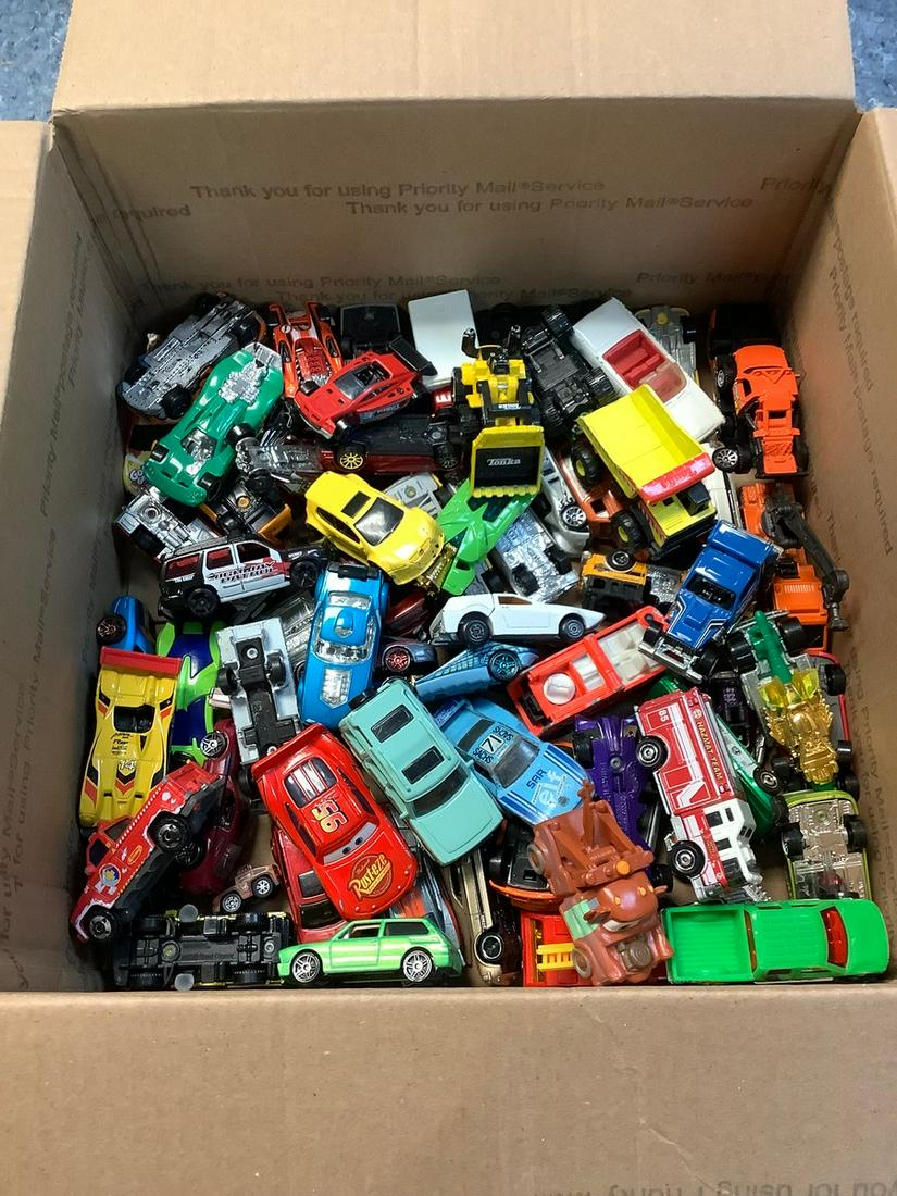Lot of Hot Wheels, Matchbox and More: Lot of Hot Wheels, Matchbox and More