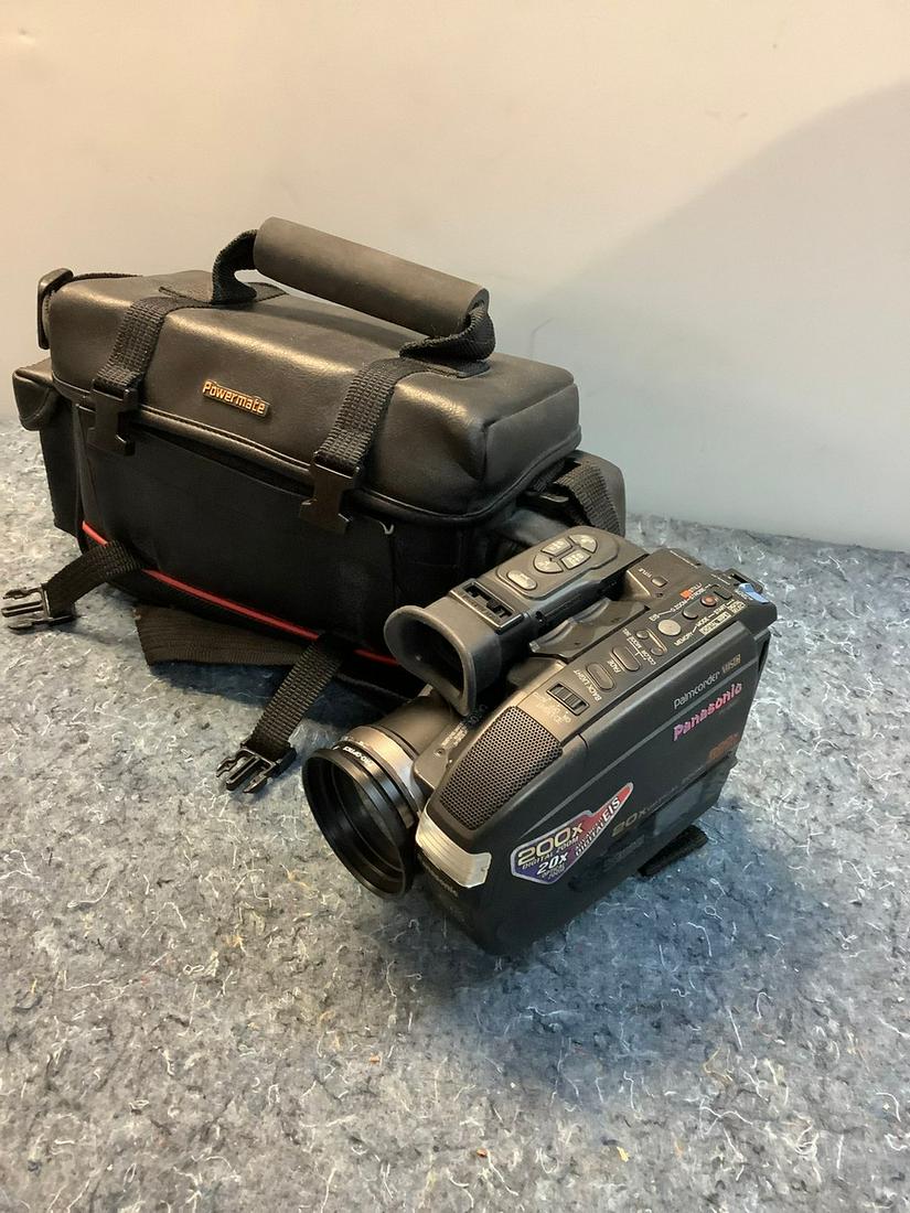 Panasonic PV-D607 Camcorder with Carry Bag (1 of 1)