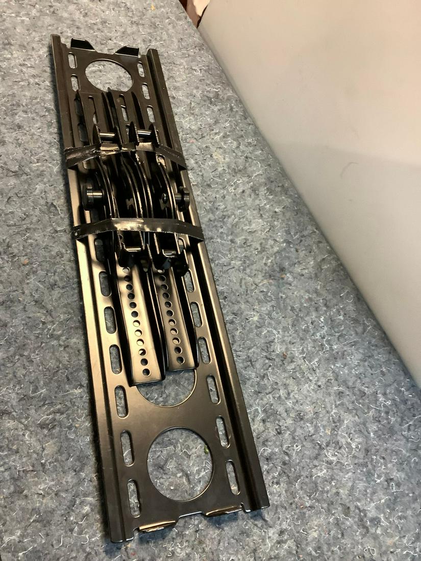 Tv Mount and Brackets 130 Pound Capacity (1 of 1)