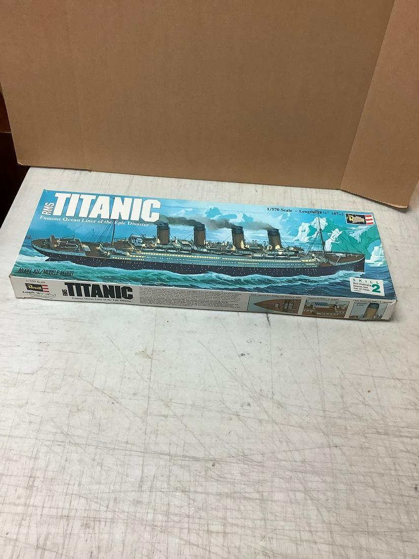 Complete Revell RMS Titanic 1/570 Scale (1 of 1)