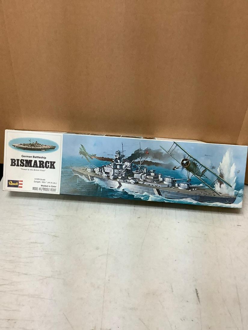 Complete Revell German Battleship Bismarck 1/570 Scale: Complete Revell German Battleship Bismarck 1/570 Scale