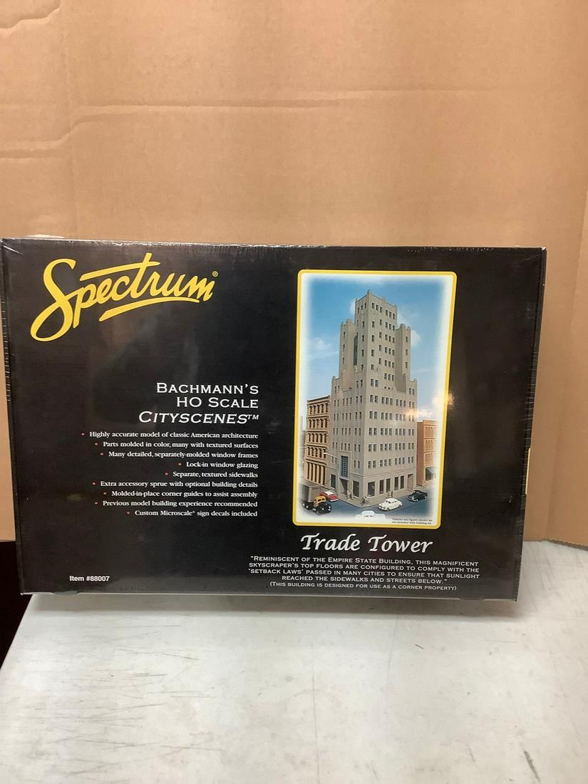 Sealed Spectrum Bachmann's Ho Scale CityScenes Trade Tower (1 of 1)