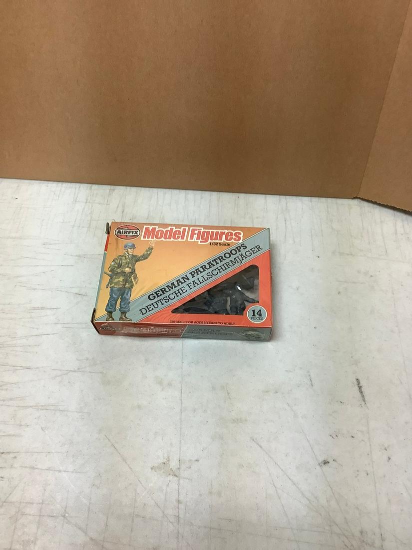 Sealed Airfix Model Figures 1/32 Scale German Paratroops 14 Pieces (1 of 1)