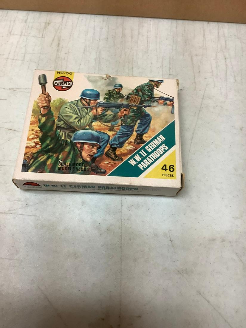 Complete Airfix W.W.II German Paratroops HO/OO Scale 46 Pieces (1 of 1)