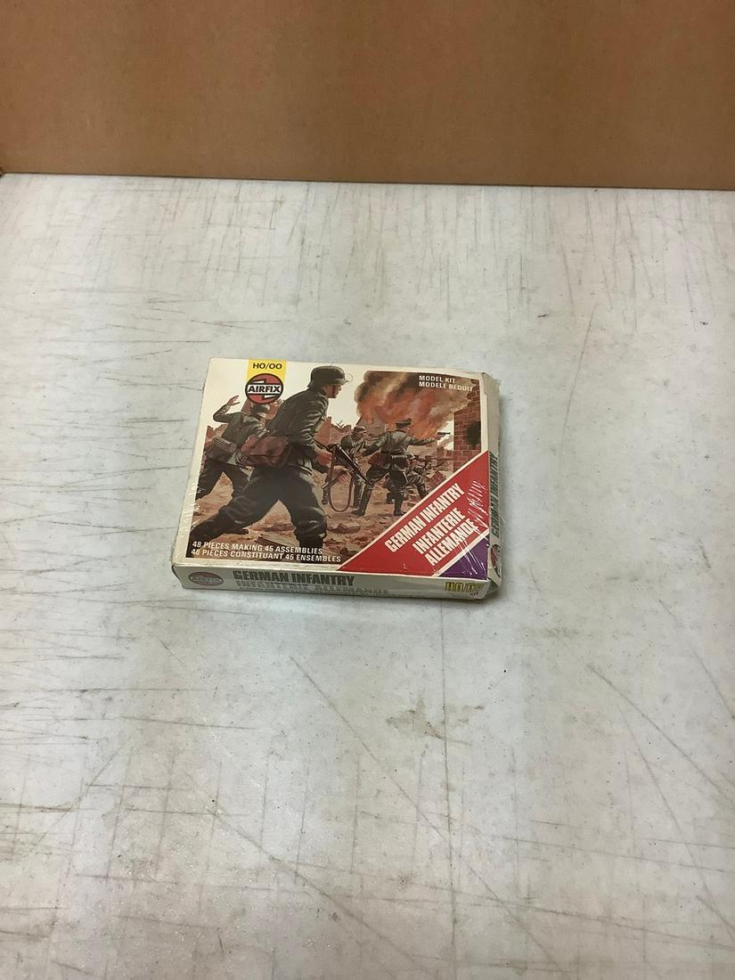 Series German Infantry Model Kit HO/OO Scale Model Kit 48 Pieces (1 of 1)