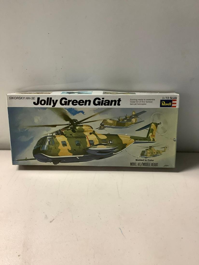 Complete 1970 Revell Sikorsky HH-3E Jolly Green Giant Model Kit 1/72 Scale (1 of 1)