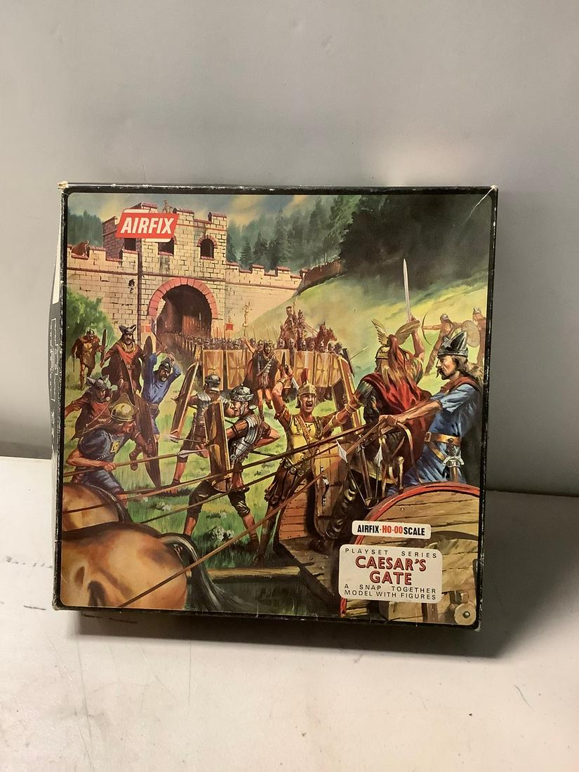 Complete Airfix Playset Series Caesar's Gate Snap Together Model with Figures (1 of 1)