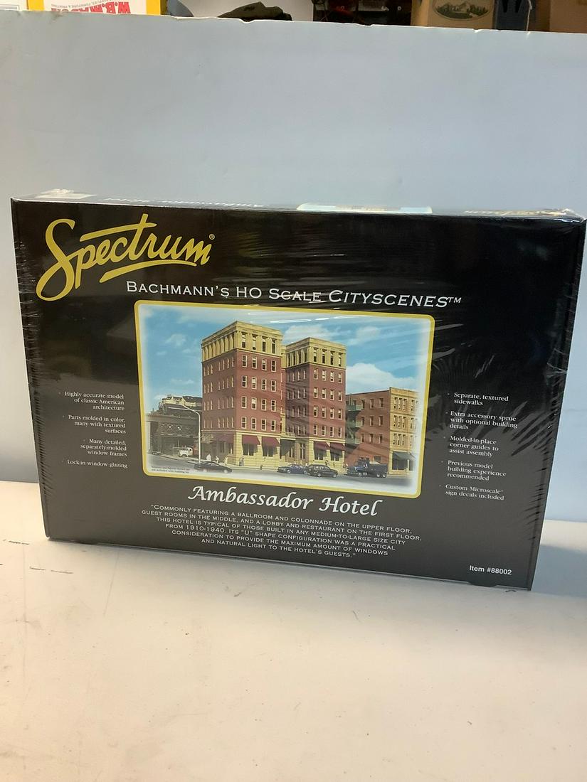 Sealed Spectrum Bachmann's Ho Scale CityScences Ambassador Hotel (1 of 1)