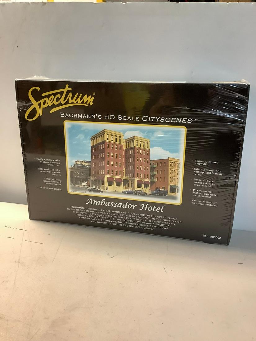 Sealed Spectrum Bachmann's Ho Scale CityScences Ambassador Hotel (1 of 1)