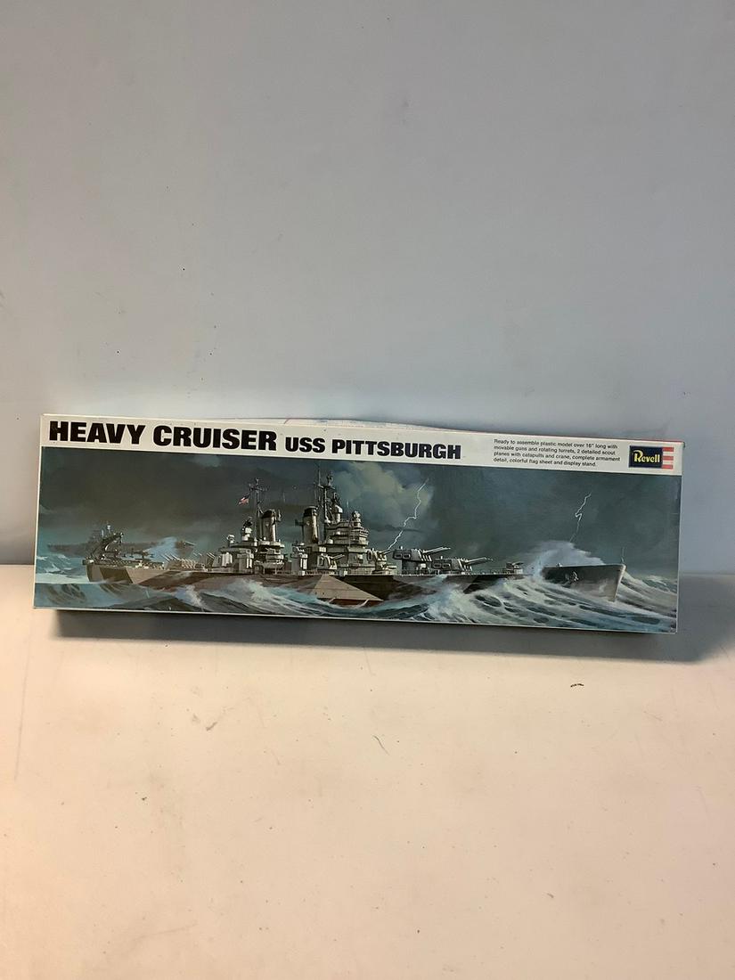 Complete 1971 Revell Heavy Cruiser USS Pittsburgh: Complete 1971 Revell Heavy Cruiser USS Pittsburgh